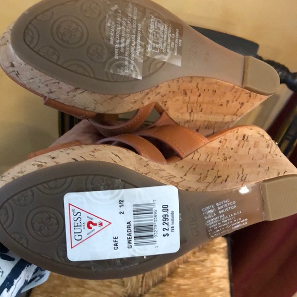 Guess wedge shoes size 5 1/2 color brown synthetic - Picture 3 of 6